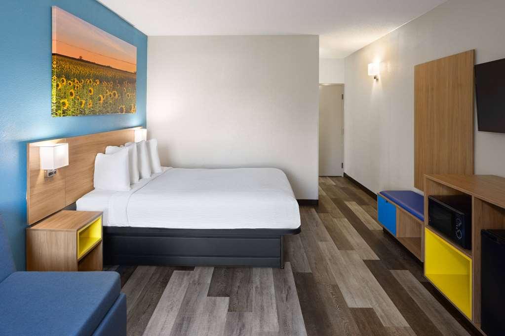 Days Inn & Suites By Wyndham Northwest Indianapolis Zimmer foto