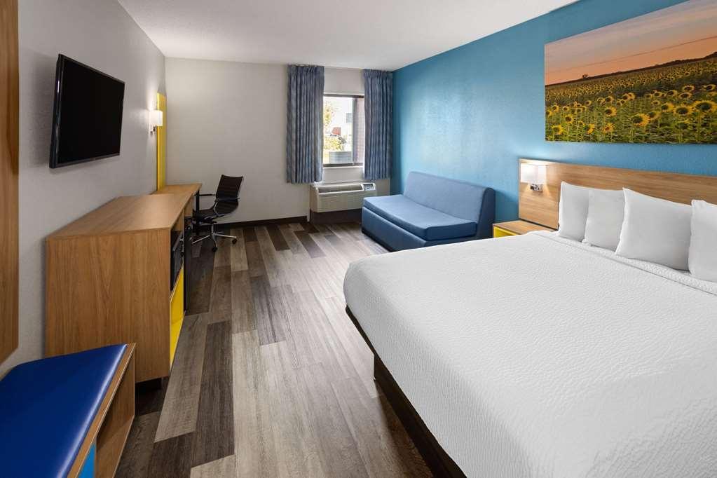 Days Inn & Suites By Wyndham Northwest Indianapolis Zimmer foto
